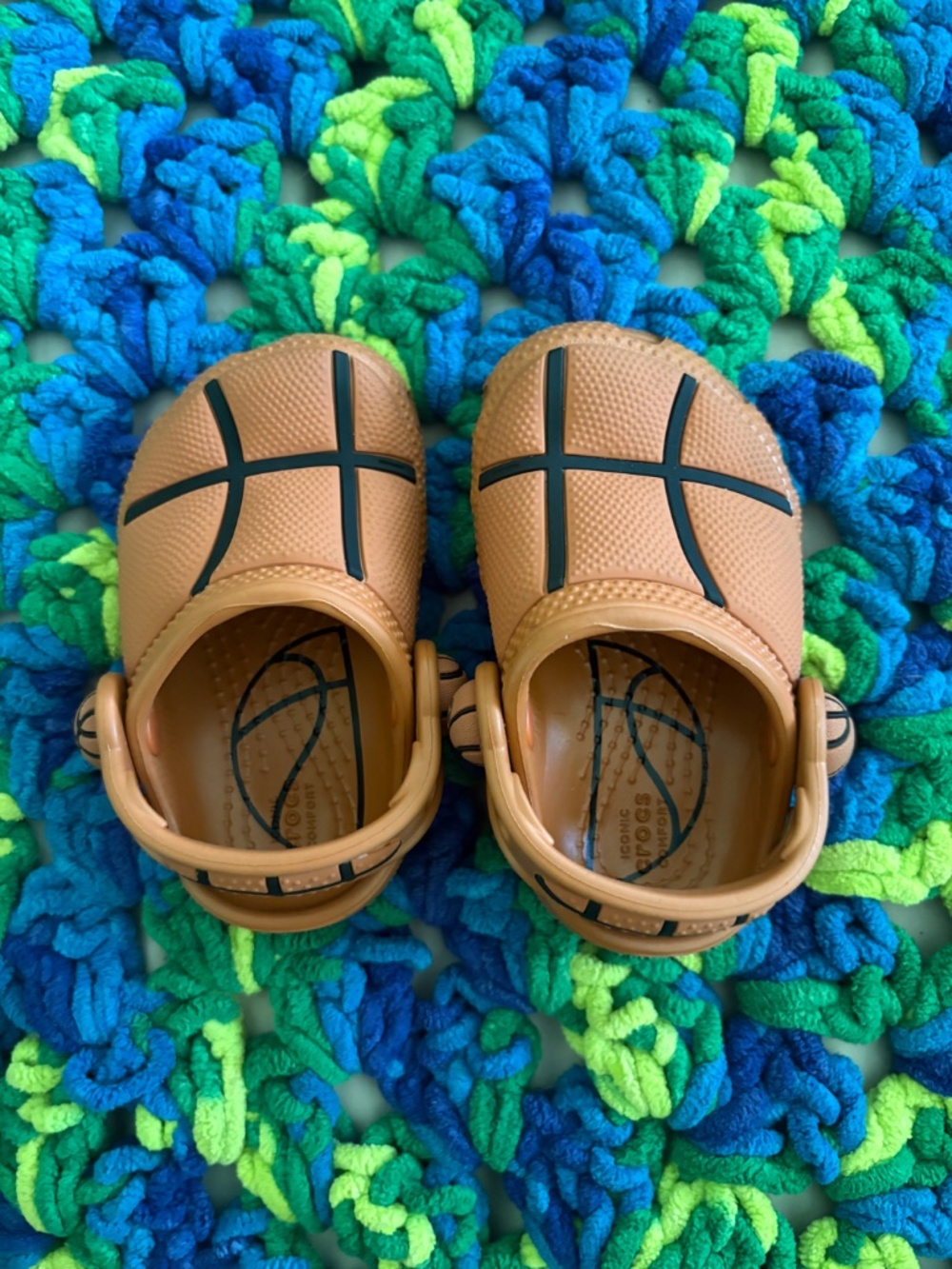 Toddler basketball Crocs - Picture 3 of 4